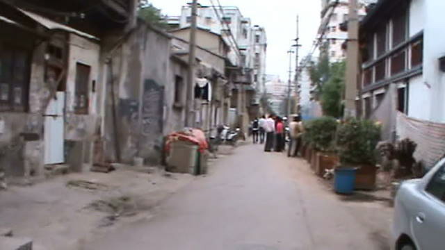 hutong toward restauant